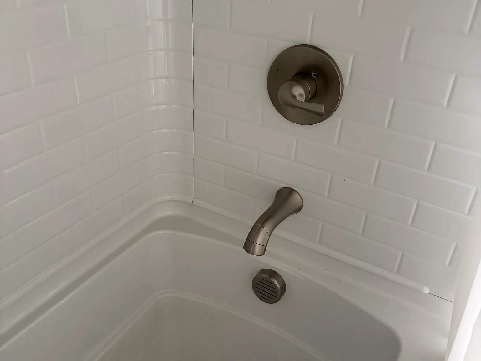 3 bed, 1000 sqft, $2,500 — Photo 2