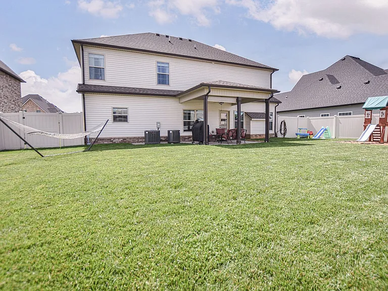 1016 Meadowview Ln — Photo 17