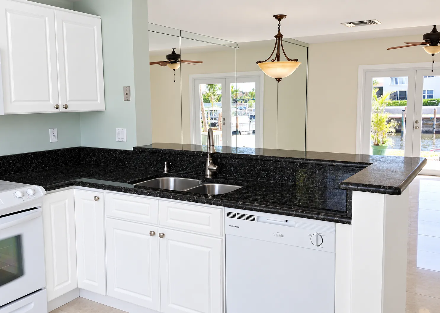 2 bed, 2.5 bath, 1100 sqft, $3,150 — Photo 4
