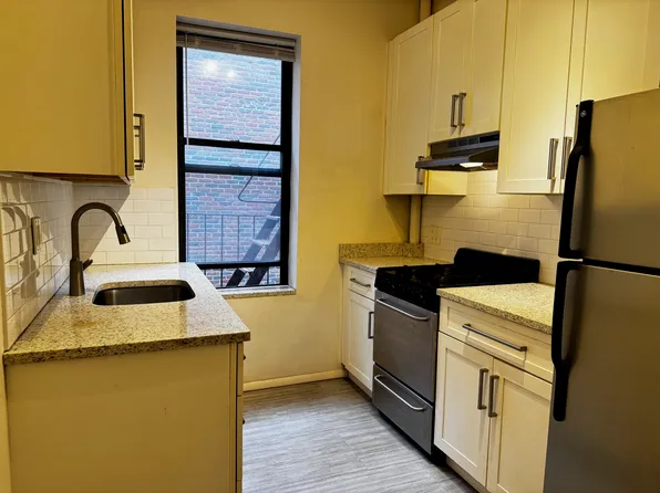 1661 11th Avenue image 1 of 4