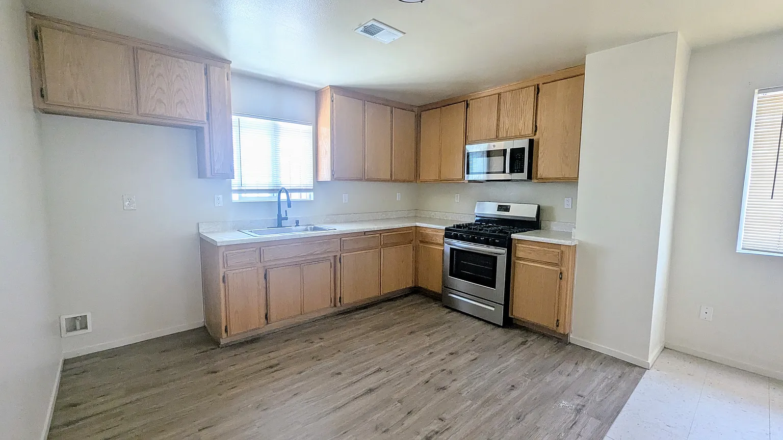 424 Dover Pl APT C photo 1