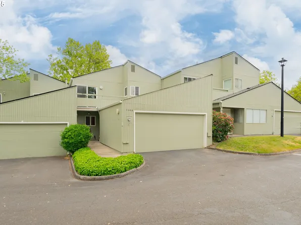1664 NW Rolling Hill Dr, Beaverton, OR 97006