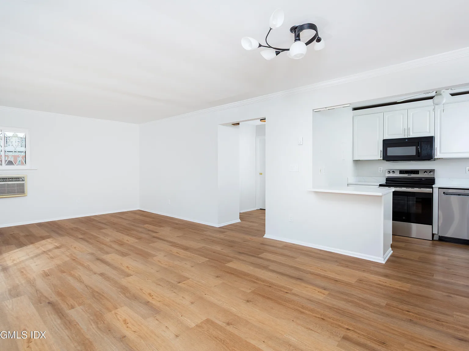 2 bed, 2.0 bath, 952 sqft, $2,900 — Photo 2