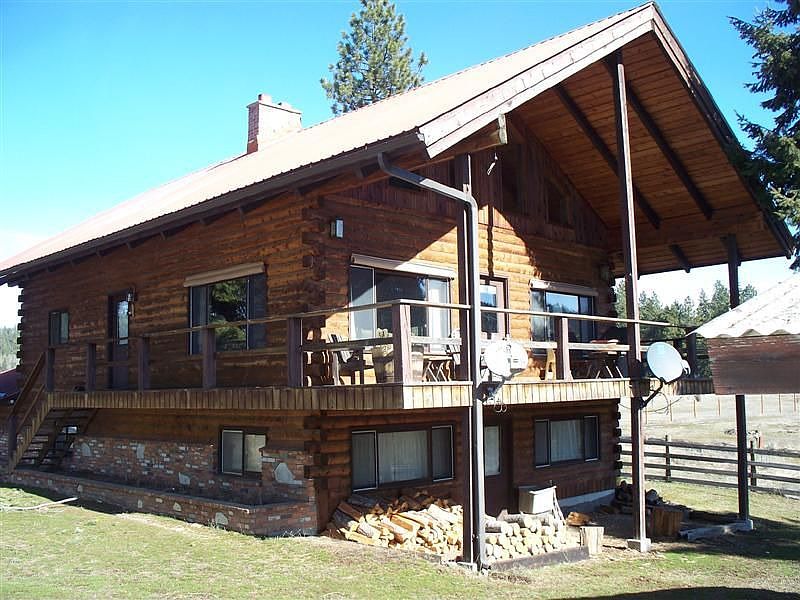 Log Home on 12 acres