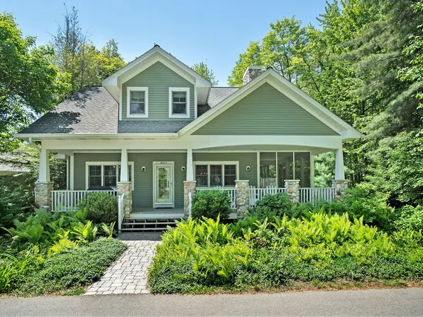 76377 Jordyn Ln, South Haven, MI 49090