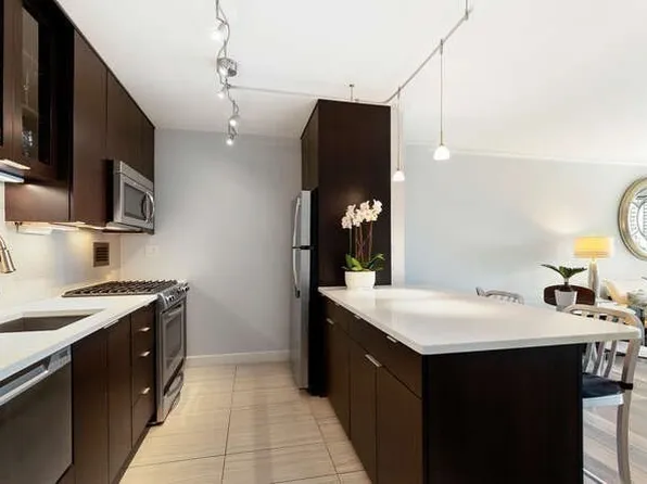 8 Whittier Pl APT 21D, Boston, MA 02114