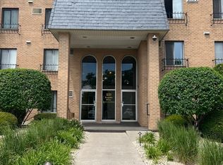 931 W Arquilla Dr APT 121, Glenwood, IL