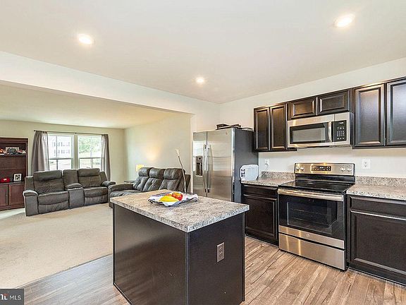 2nd image of 360 Sage Cir