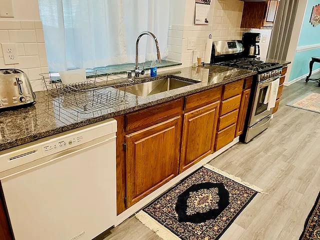 Kitchen sink with large counter - lots of surface area.