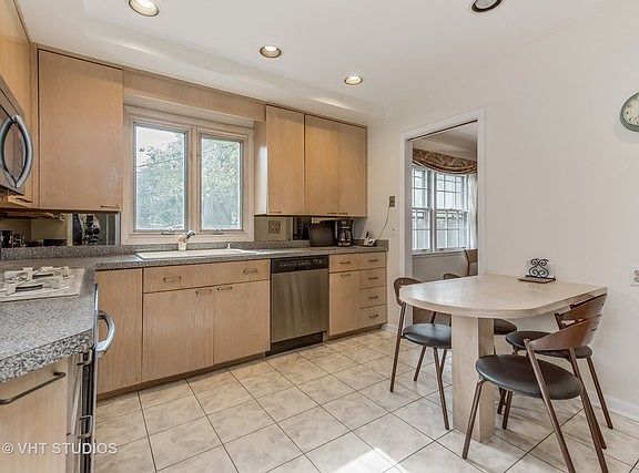 4th image of 2305 Kenilworth Ave