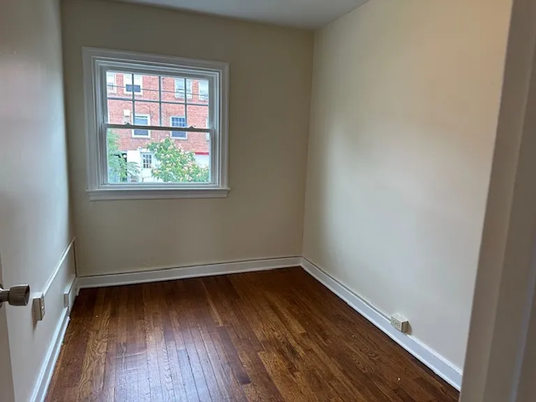 2428 Mercer St — Photo 10