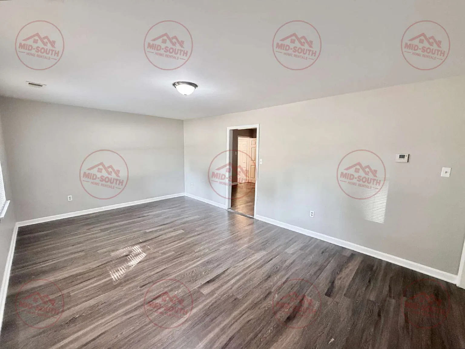 3 bed, 1.0 bath, 1307 sqft, $950 — Photo 3