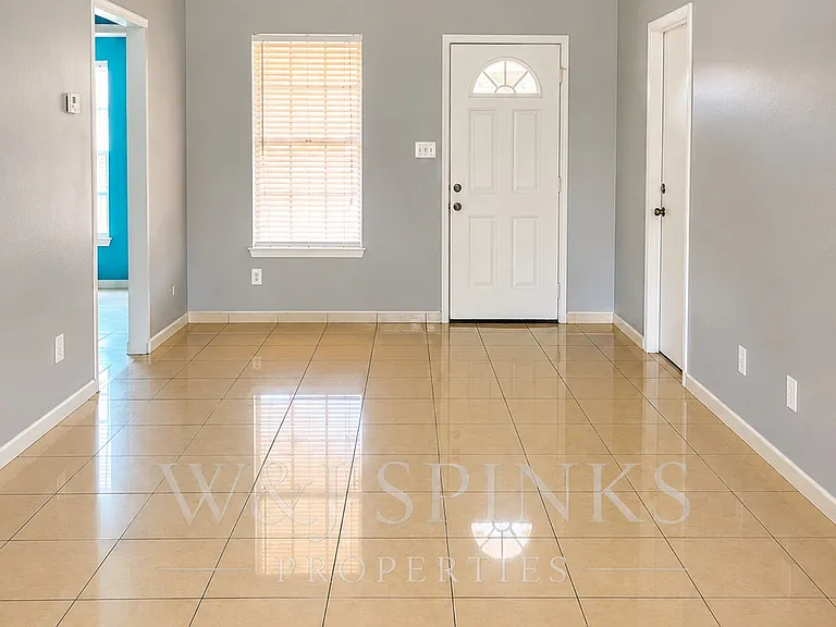 1218 Mango Ct — Photo 4