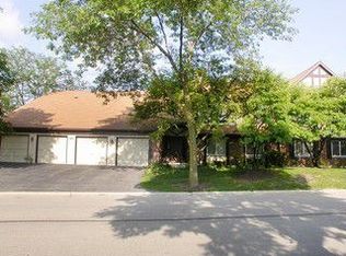 407 Ramblewood Dr, Glen Ellyn, IL