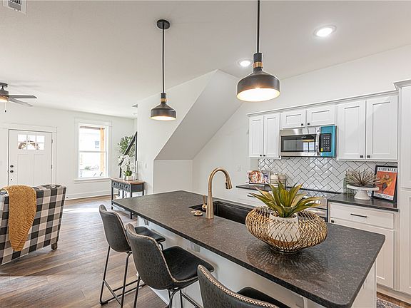 5th image of 1030 S Laramie Hts