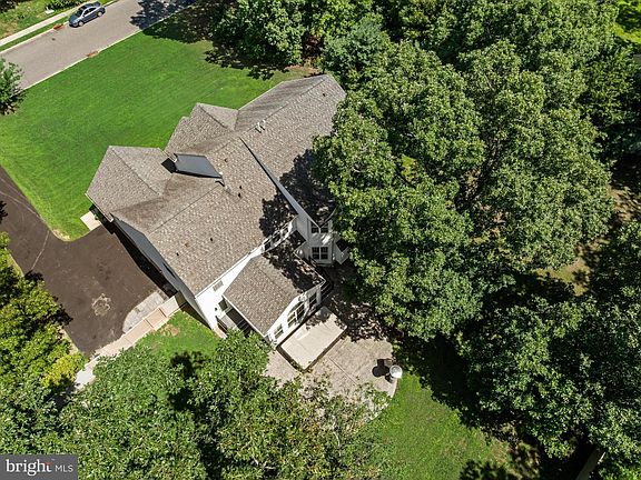 4th image of 213 Cherry Tree Ct