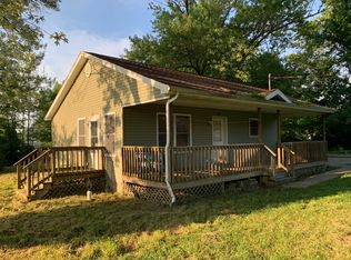 1018 W Barnett St, Harrisburg, IL 62946