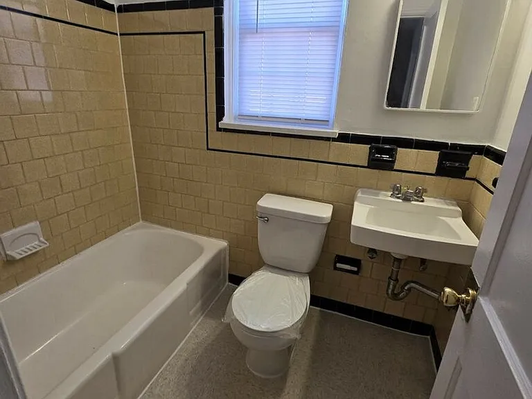 3306 E Capitol St NE — Photo 2
