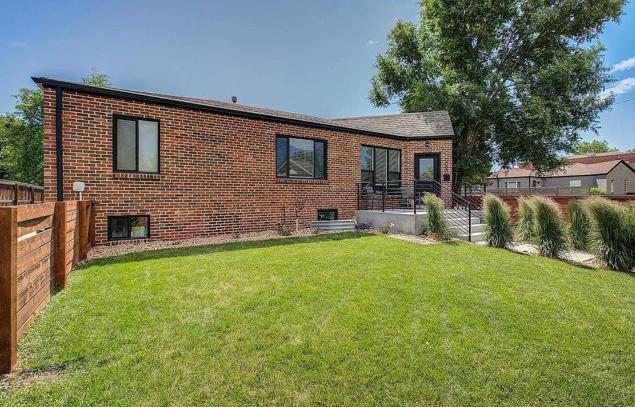 4 bed, 2500 sqft, $4,500 — Photo 2