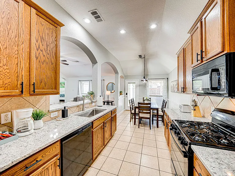 1700 Sparrow Ln — Photo 3