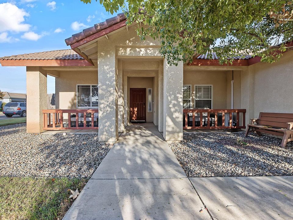 1st image of 824 S Arroyo Street