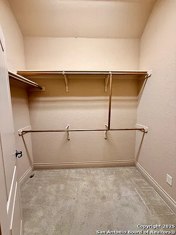 215 Evans Oak Ln — Photo 35