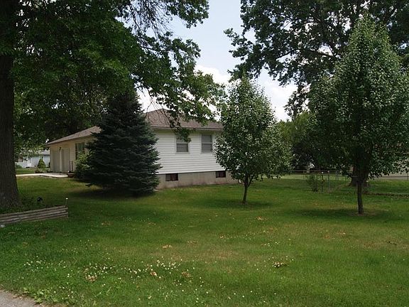 Large treed yard with chain link fenced back yard
