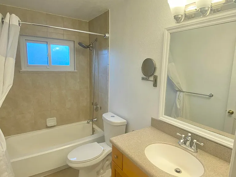 784 Alcazar Ave — Photo 11