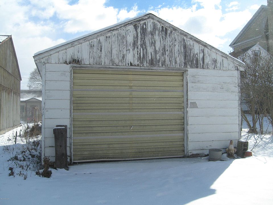 2nd image of 313 Pine St