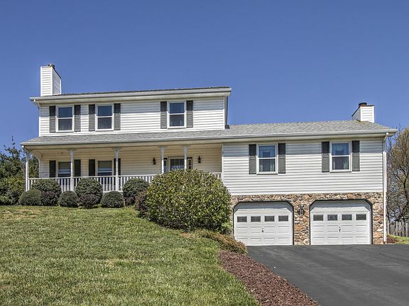 3rd image of 2409 Olde Salem Dr