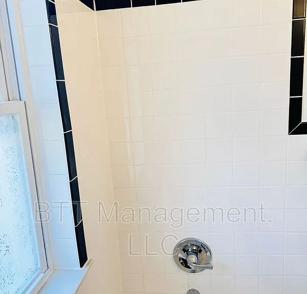 908 Hudson Ave #6 — Photo 33