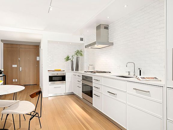 2nd image of 421 Hudson St APT 822