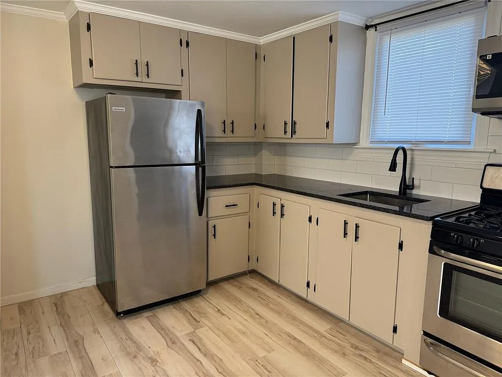 Building Photo - 33 Saint Elizabeth St #2