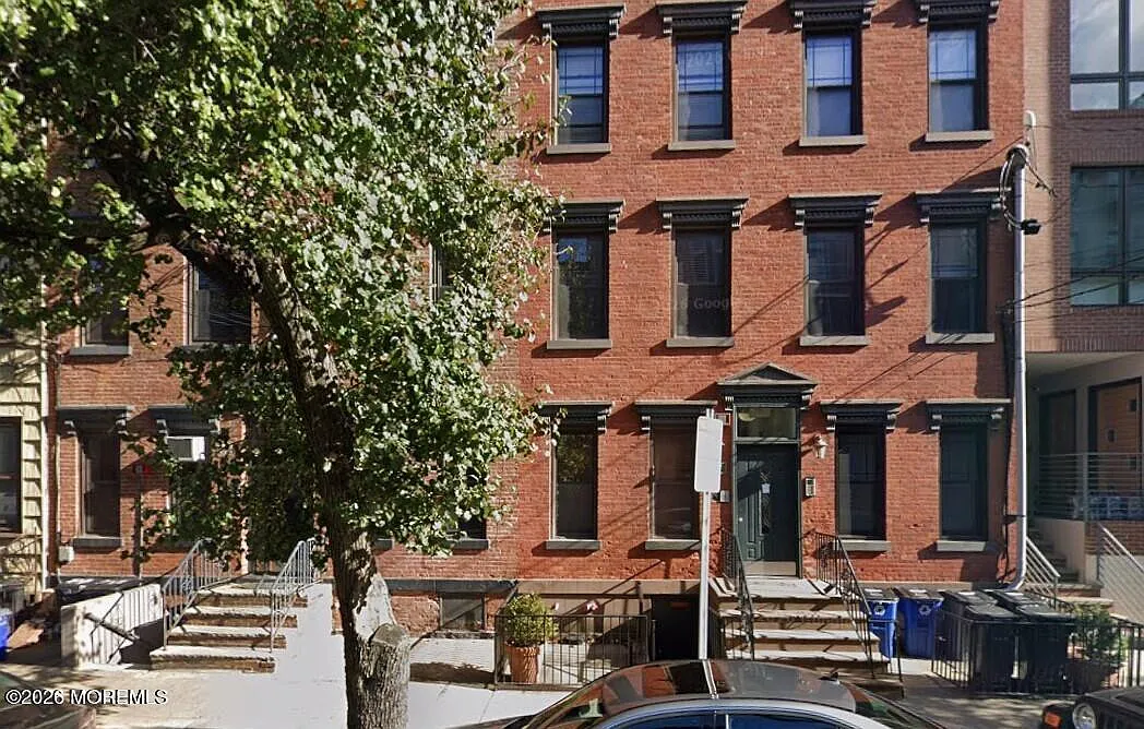 Building Photo - 716 Adams St #3W