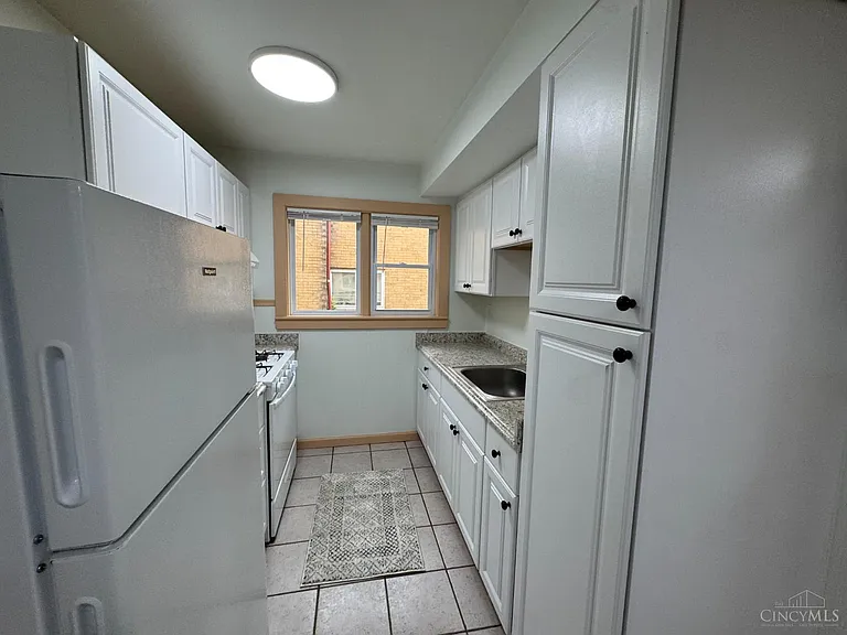 1589 Summit Rd #2 — Photo 3