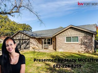 1812 Greenbriar Dr, Euless, TX 76040