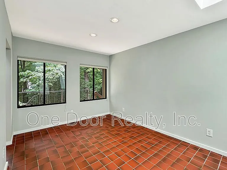 609 Indian Springs Ct — Photo 10