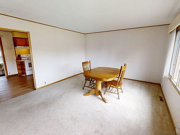 3rd image of 200 S Carns Ave