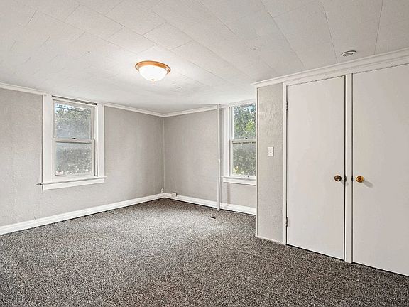 3rd image of 2125 Stafford St
