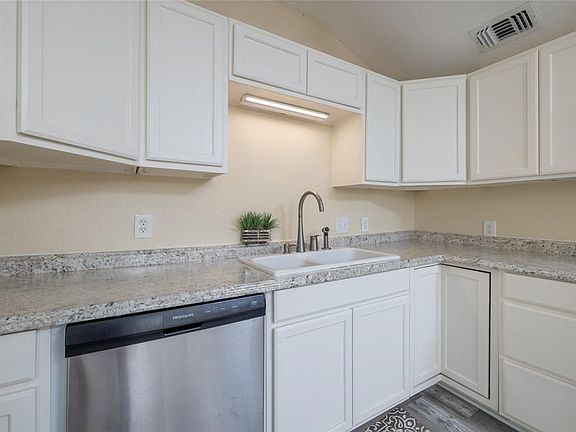 3rd image of 519 Pettit Dr