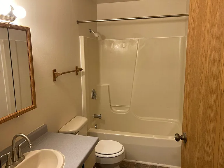 1170 Dodds Dr — Photo 9