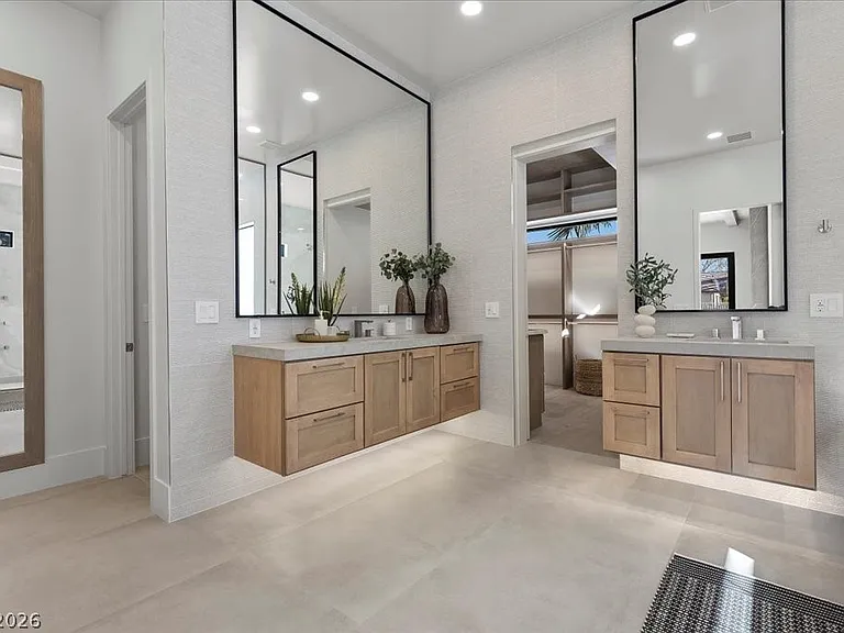 2401 Driftwood Dr — Photo 45