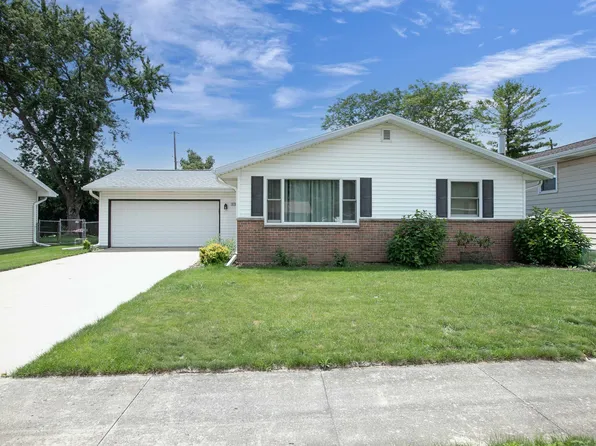 915 W Whittier Dr, Appleton, WI 54914