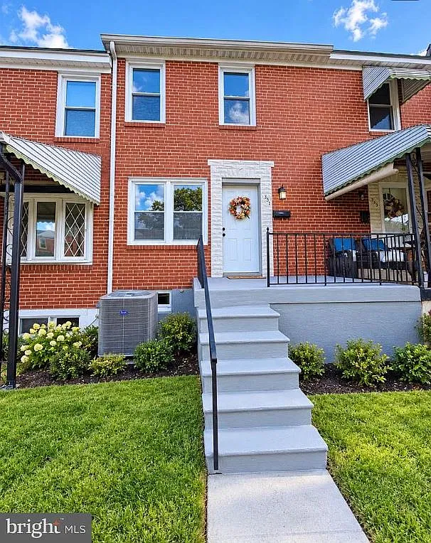 3 bed, 1024 sqft, $2,200 — Photo 1