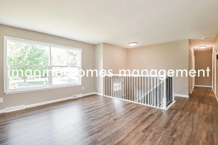 3 bed, 1.0 bath, 1414 sqft, $2,169 — Photo 3