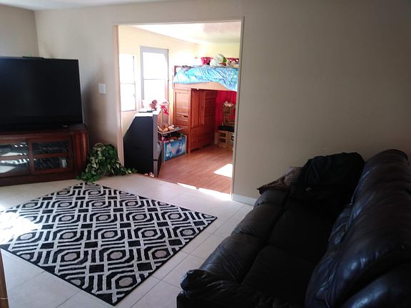 3rd image of 409 Plover Dr
