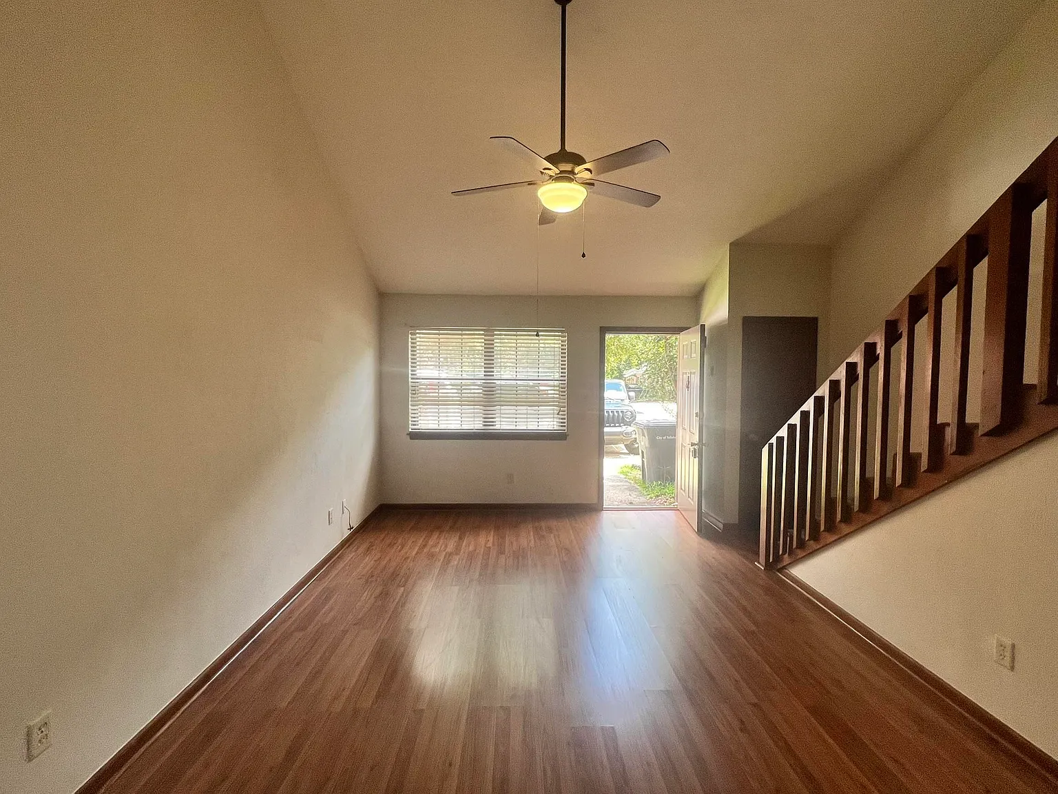 2 bed, 976 sqft, $1,200 — Photo 3