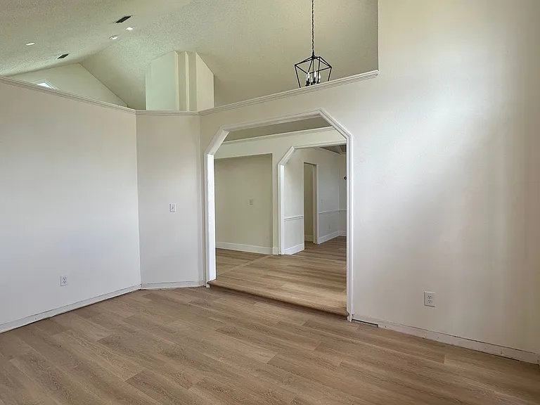 935 Shriver Cir — Photo 4