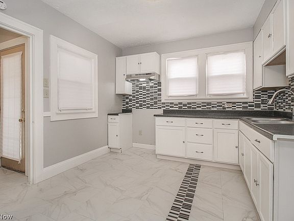 5th image of 10712 Elmarge Ave