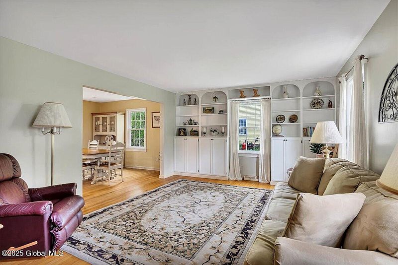 4th image of 11 Pinewood Drive